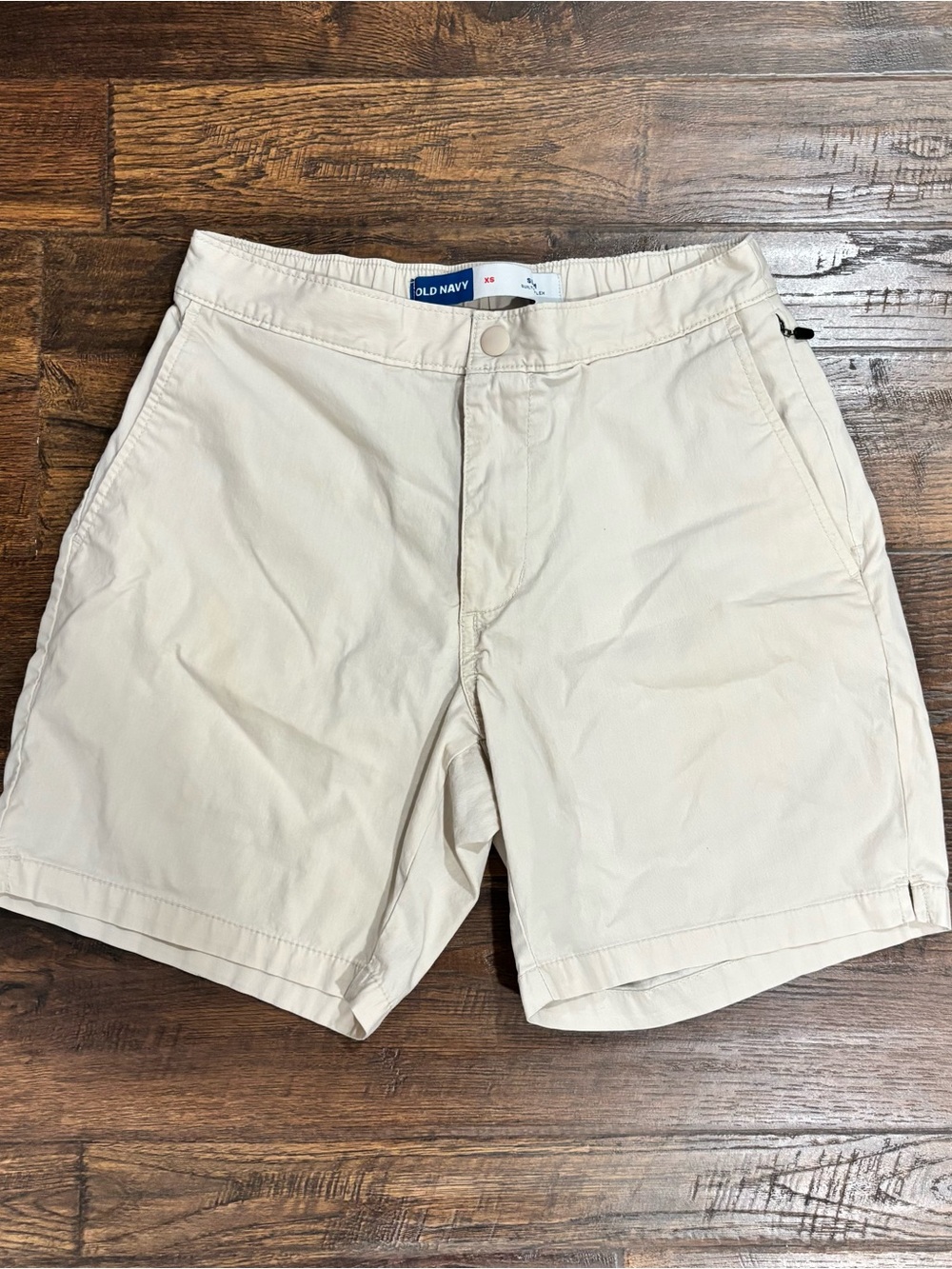Old Navy Men's Flat-Front Slim Casual Shorts in Cream